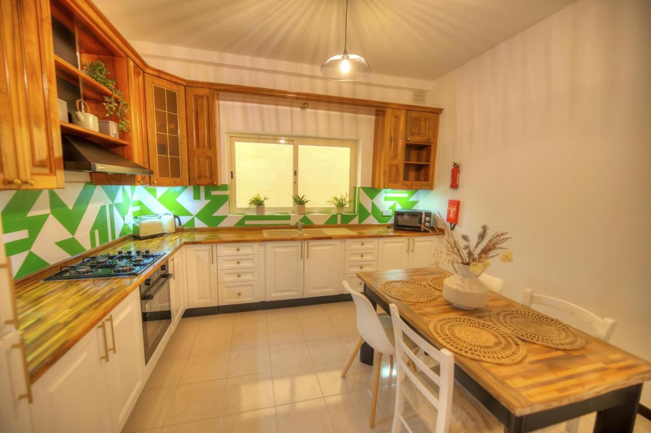 Beautifully Furnished Seafront 4 Bedrooms Goslm-4 Слима Екстериор снимка